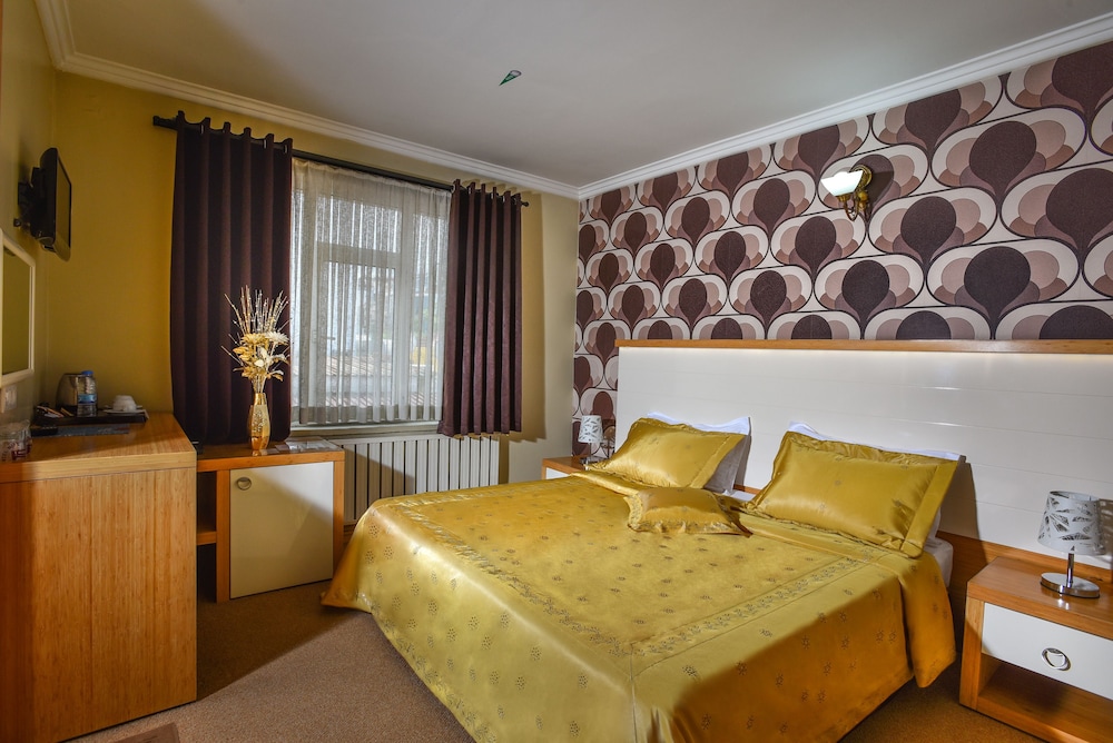ROOM, SINGLE