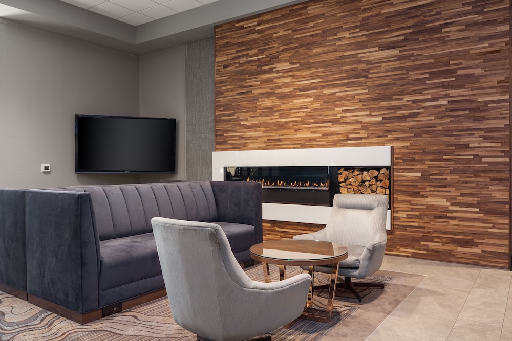 Delta Hotels By Marriott Fargo 32/53
