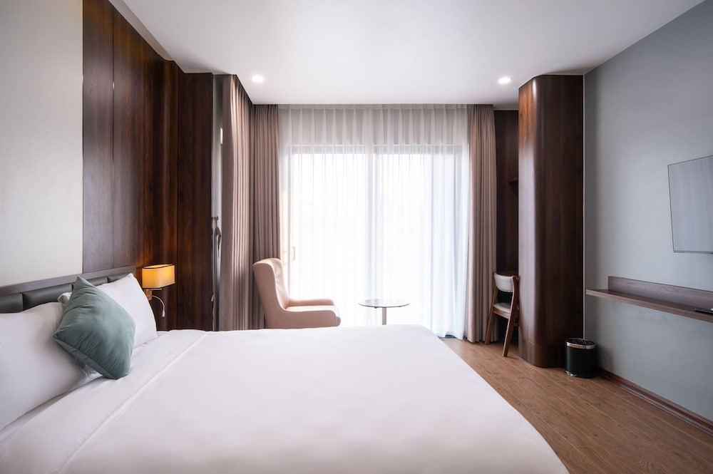 DELUXE, DOUBLE BED