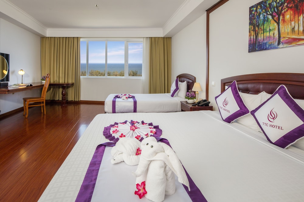 DELUXE, TWIN BEDS, OCEAN VIEW