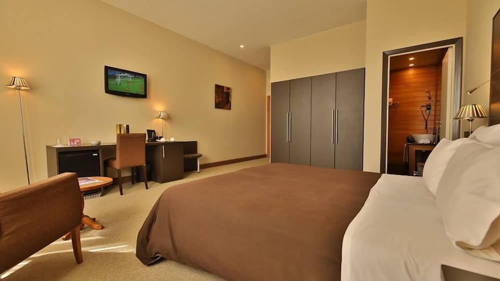 TANA Hotel 7/62