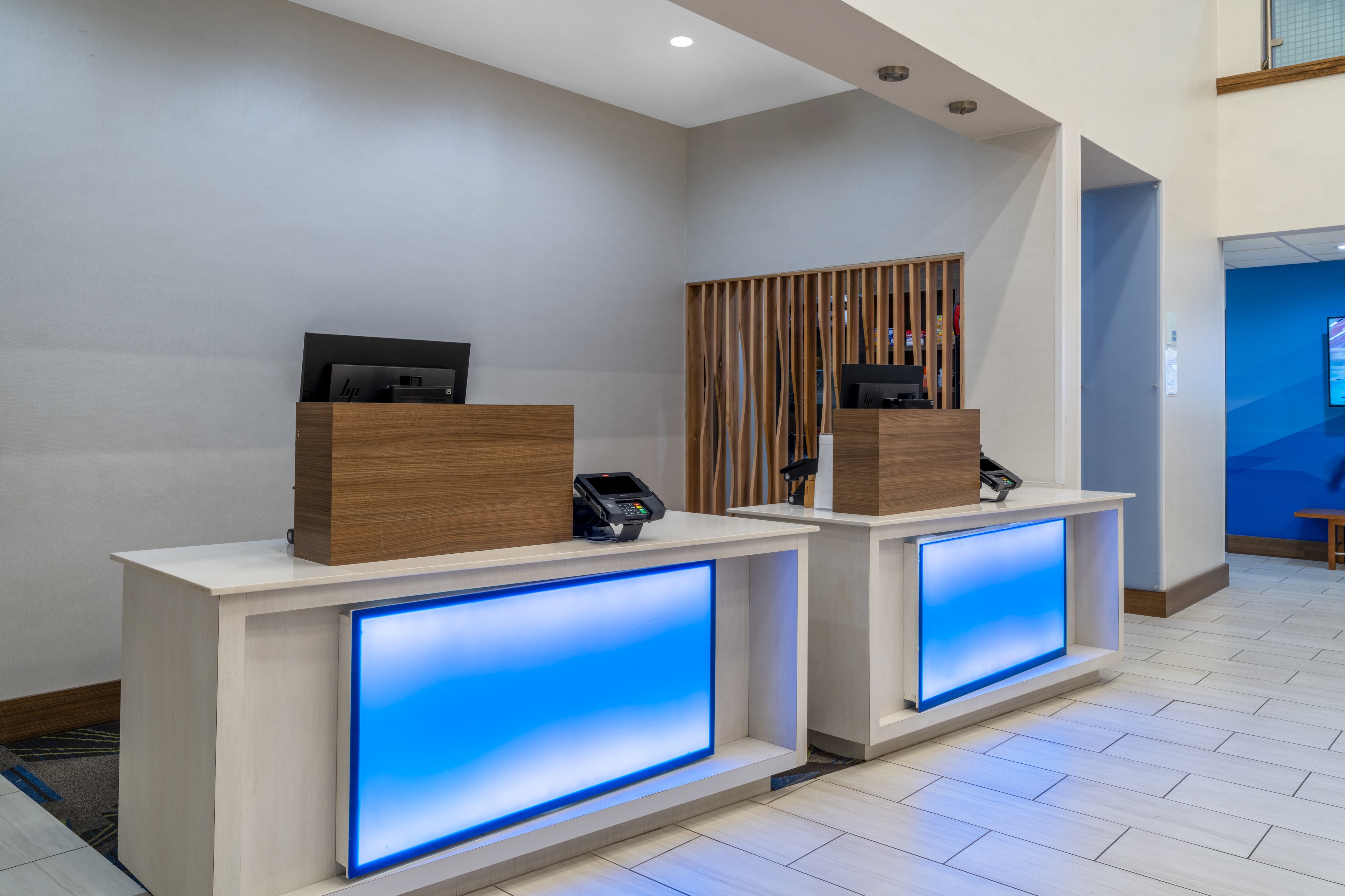 Holiday Inn Express & Suites Dallas East - Fair Park 4/32