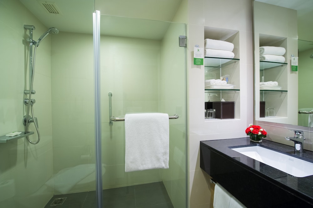 Holiday Inn Bangkok Silom 18/74