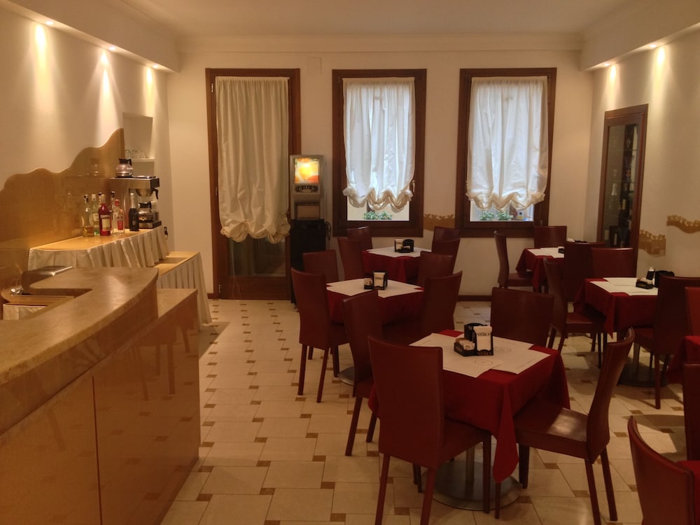 HOTEL AGLI ARTISTI 18/32