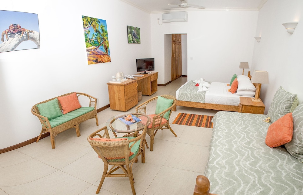 Marie Laure Suites 17/29