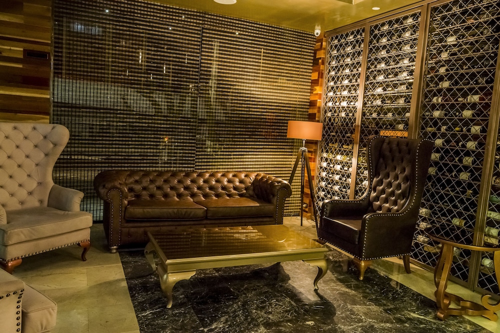 Hotel Black 45/72