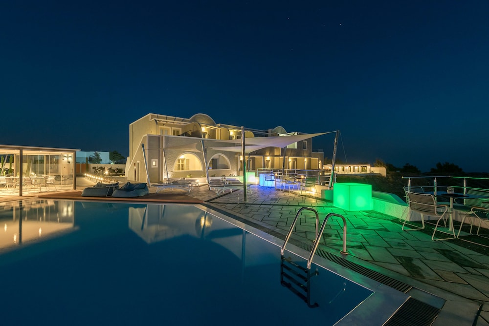 Calderas Dolphin Suites in SANTORINI