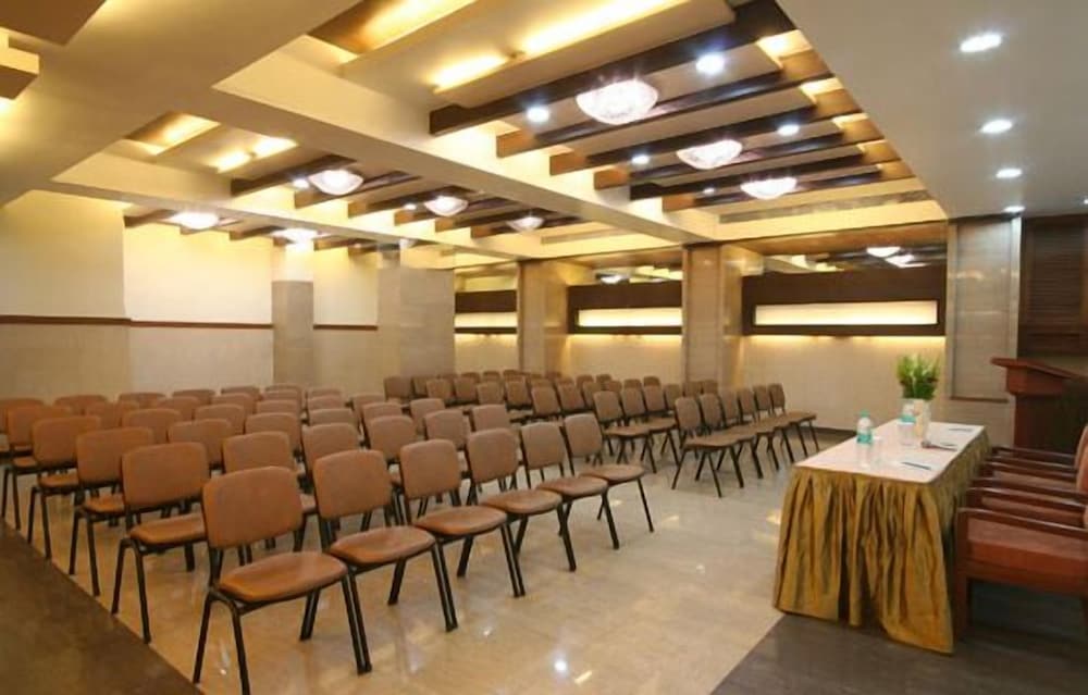 Hotel Dhiraj 17/19