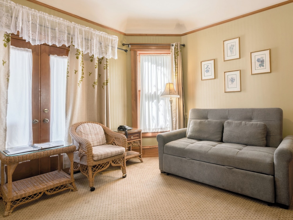 Pacific Grove Inn 63/79