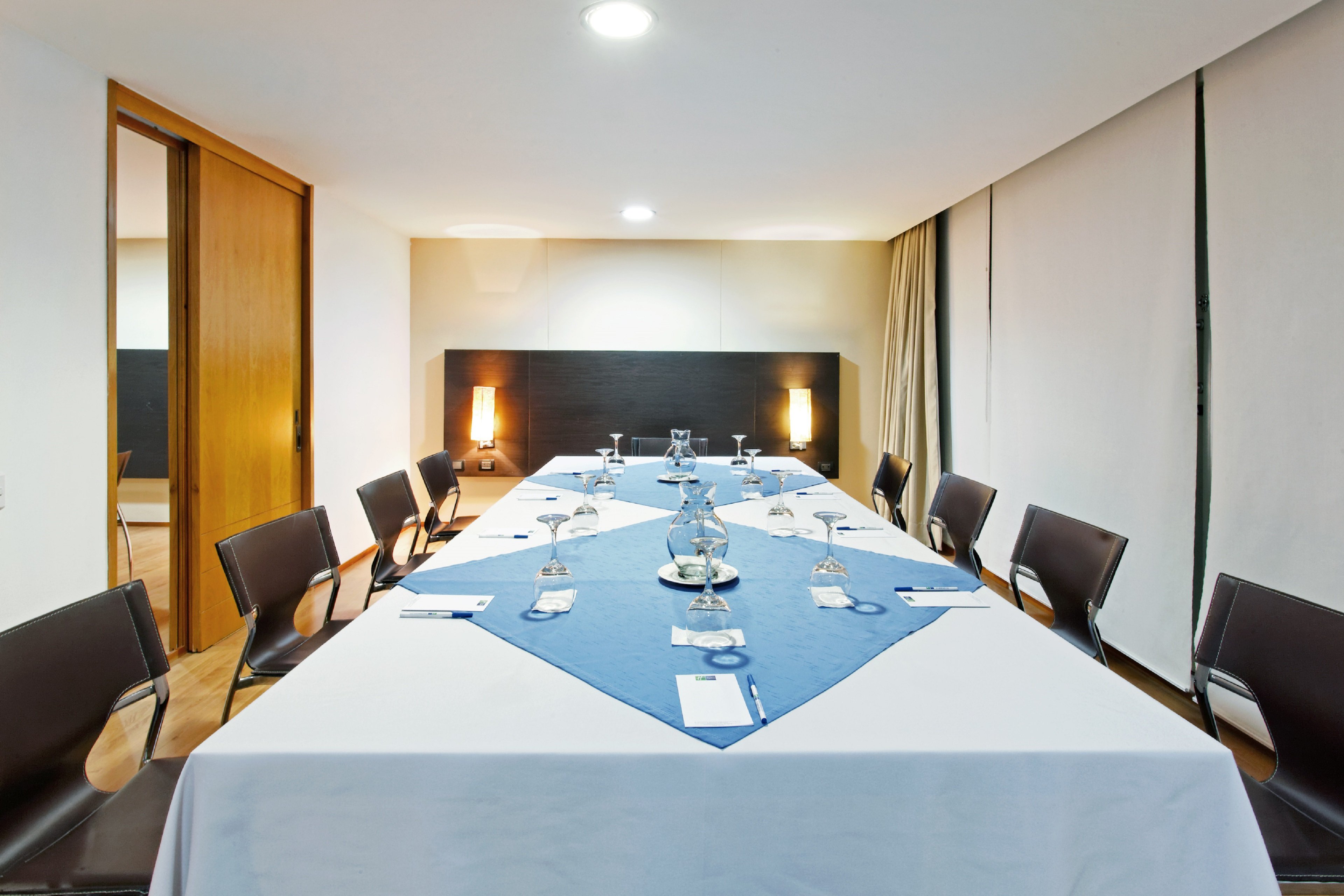 HOLIDAY INN EXPRESS MEDELLIN 62/65