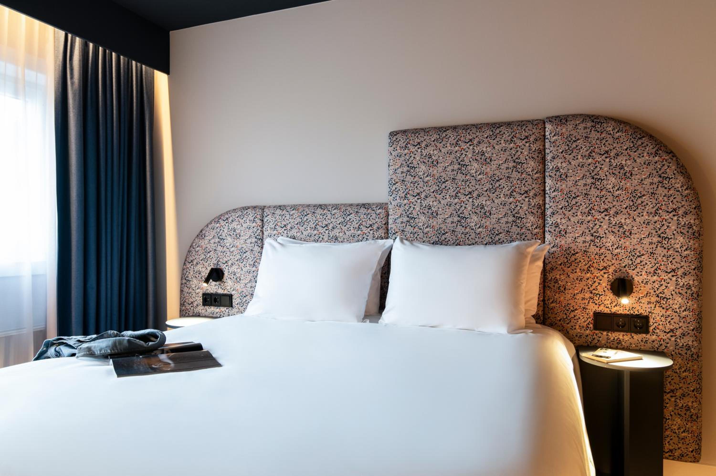 Tribe Essential, Queen Bed