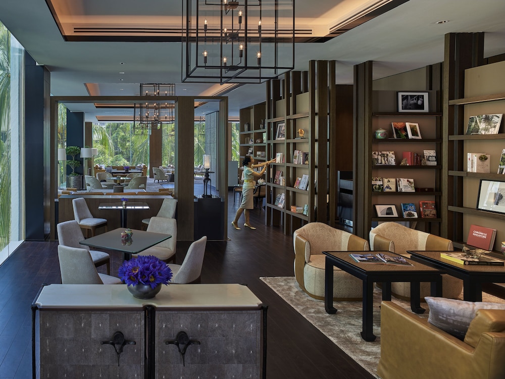 Shangri-La Apartments 32/71