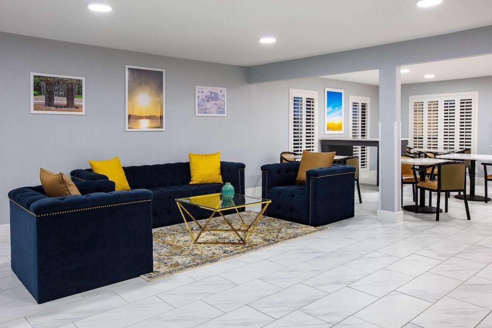Days Inn By Wyndham Granbury 13/49