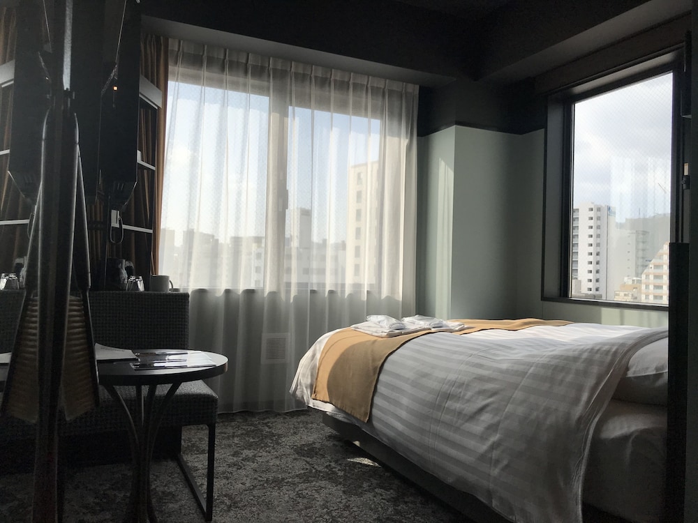 ROOM, DOUBLE BED
