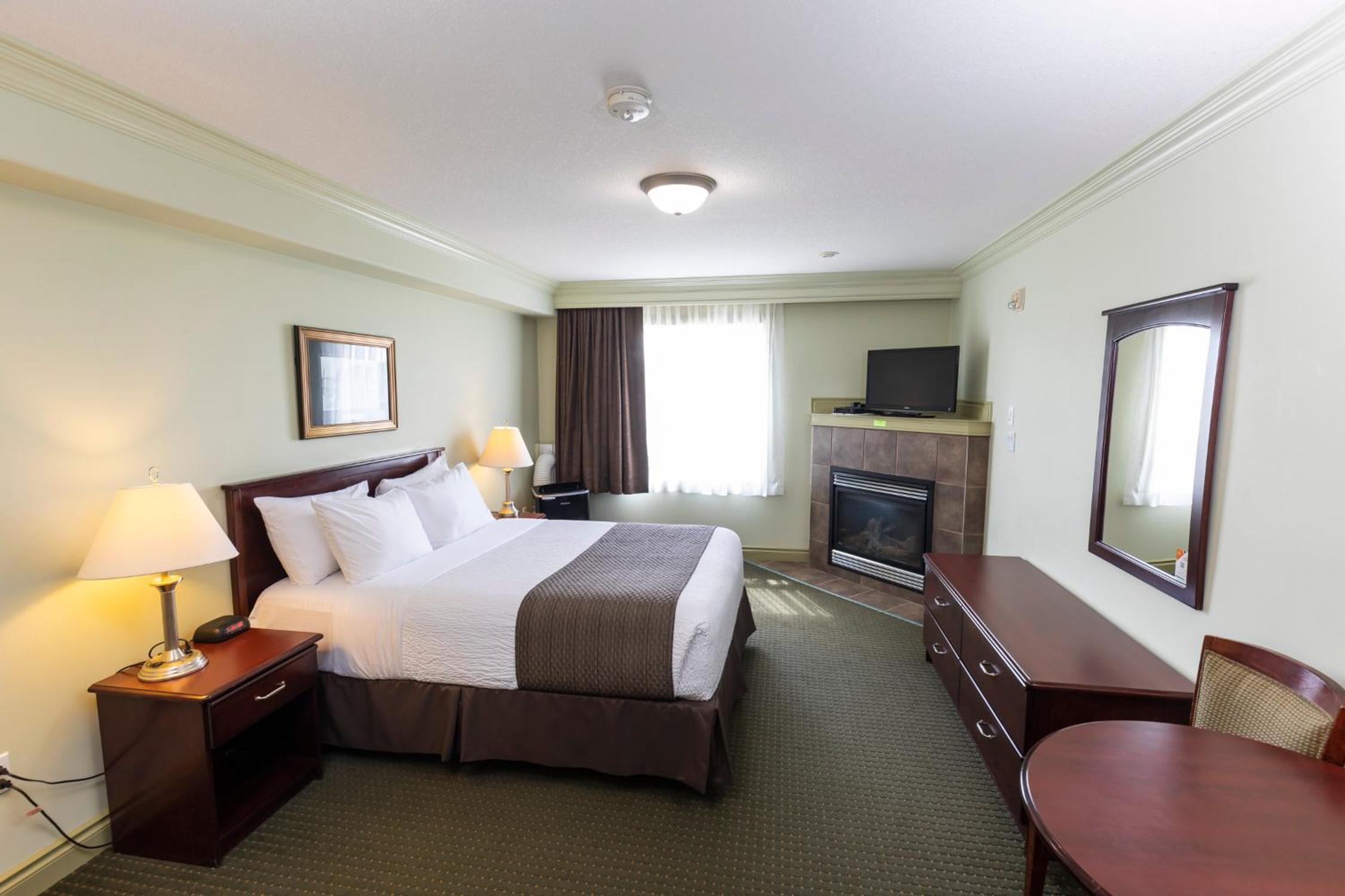 Efficiency, Queen Bed، Quality Inn & Suites Whitecourt 4/7