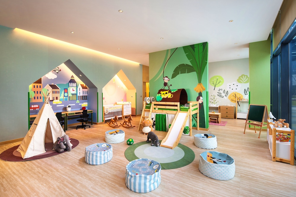 HOLIDAY INN WUXI TAIHU NEW CITY 45/69