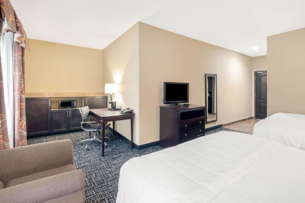 La Quinta Inn & Suites by Wyndham McAlester 13/45