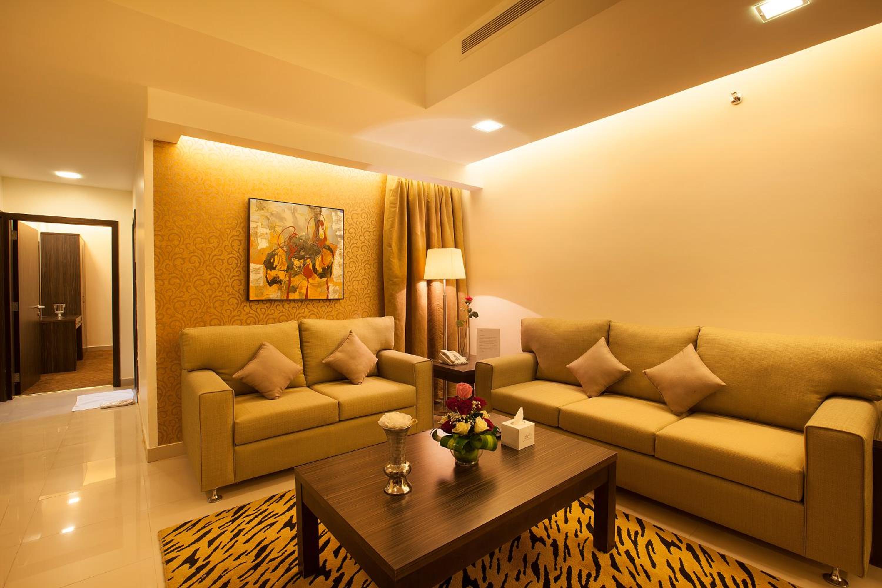 Watheer Hotel Suite 24/44