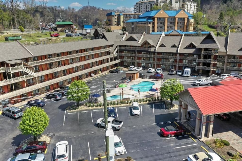 Crossroads Inn & Suites 54/68
