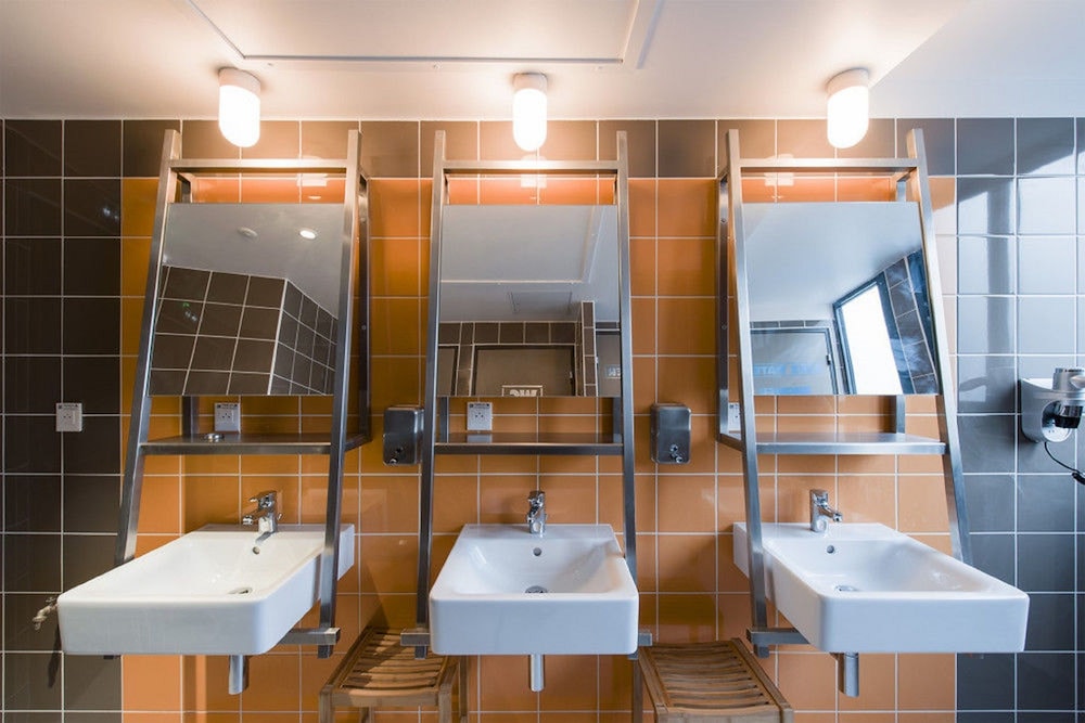MIXED DORM, 8 BEDS, SHARED BATHROOM