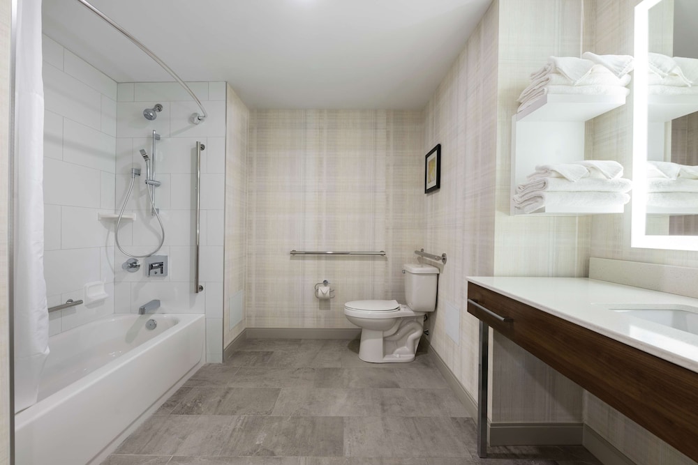 Hampton Inn and Suites Charlottetown 16/41
