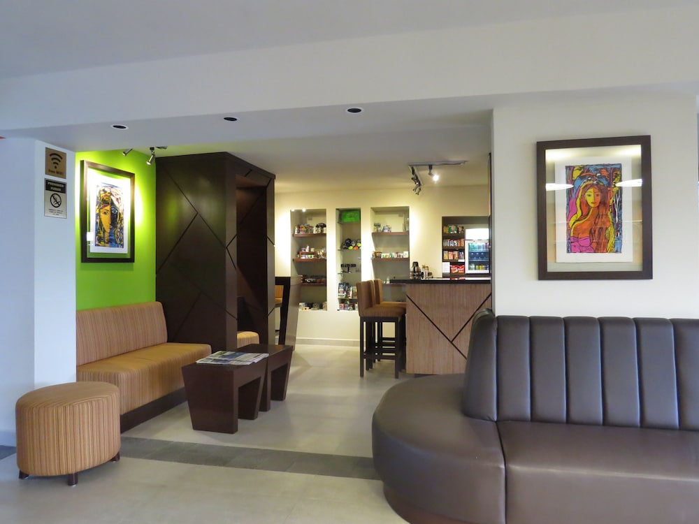Hotel Suites Cristina 44/69