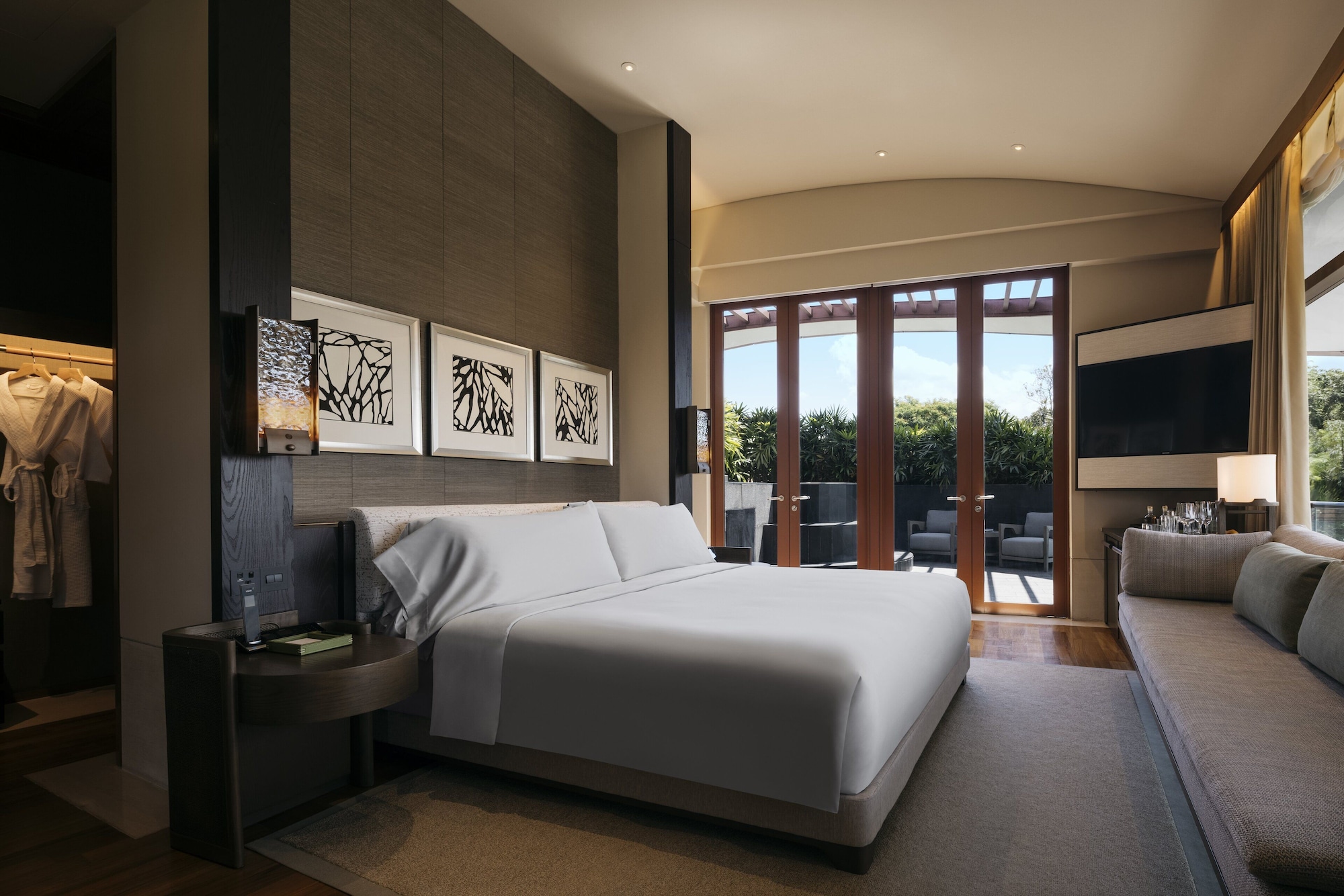 PREMIER, KING BED, SEA VIEW