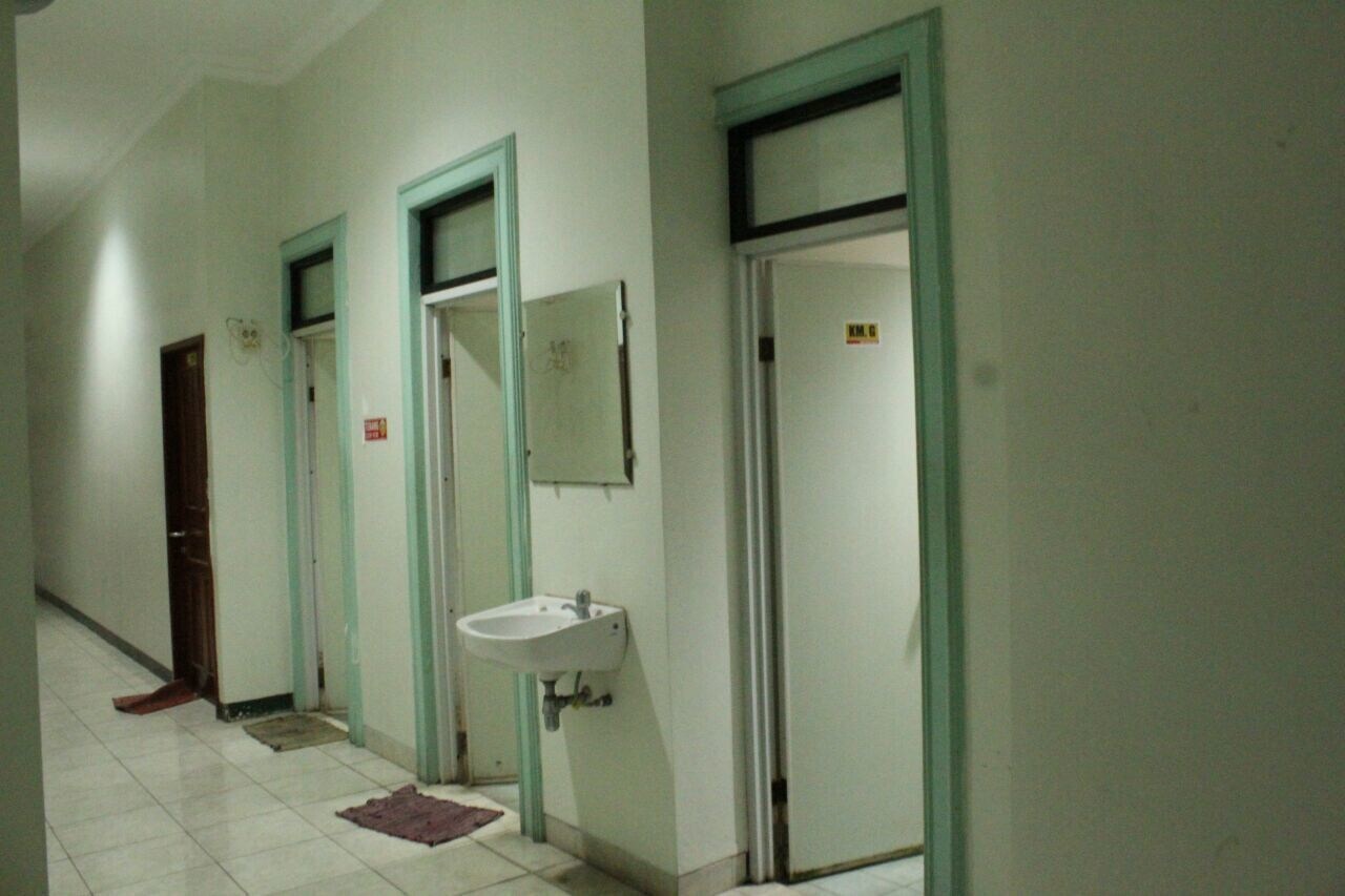 ROOM, TWIN BEDS