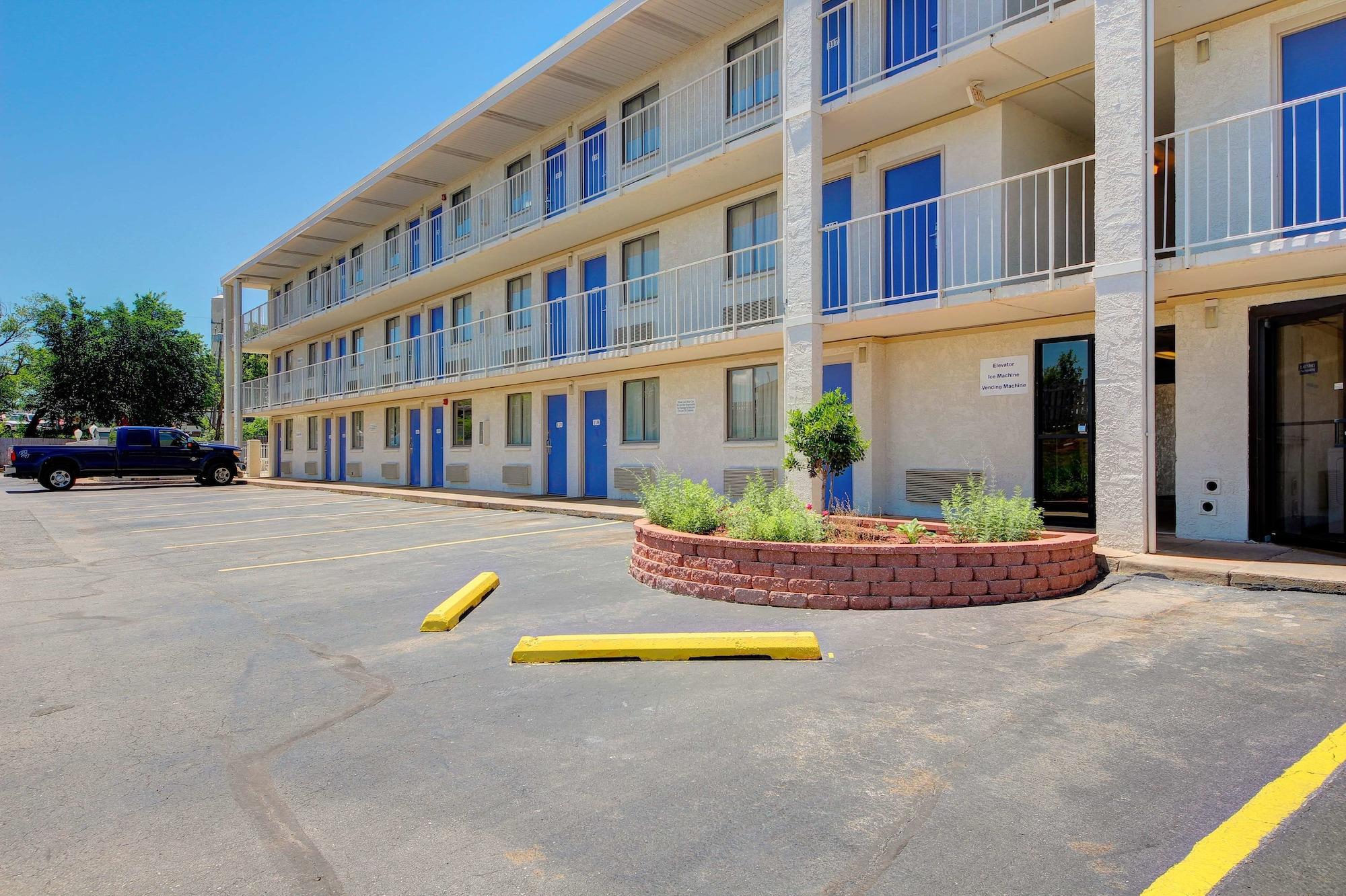 Economy Hotel Plus (ex Motel 6 Oklahoma City North Frontier City) 22/31