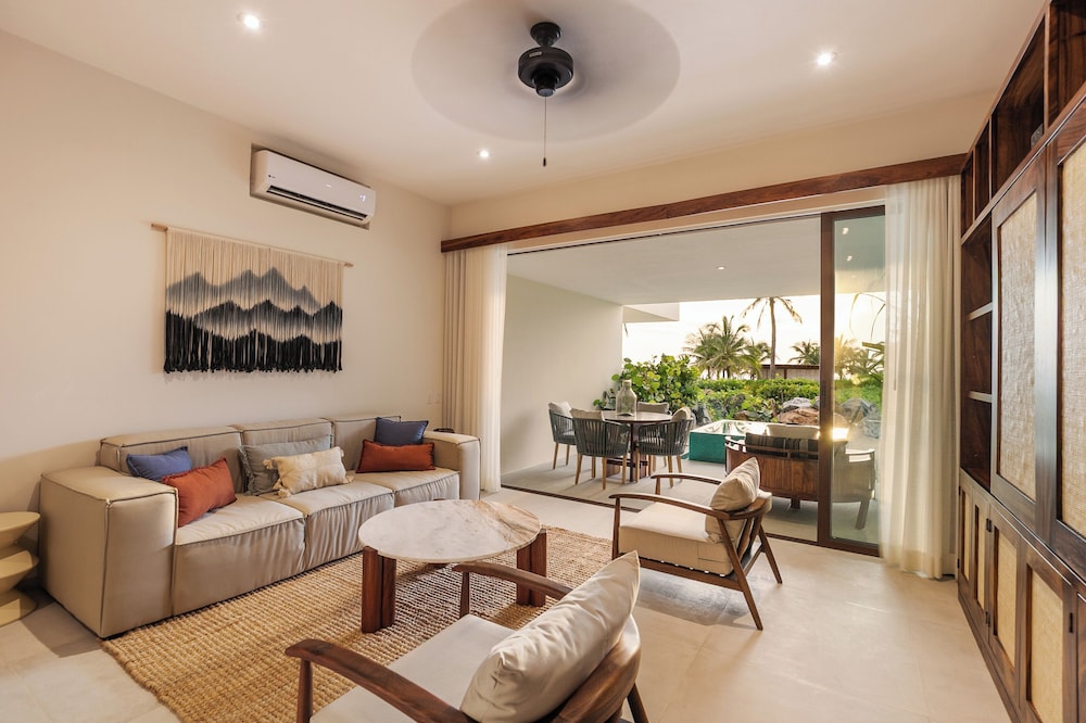 Marea Beachfront Villas 30/50