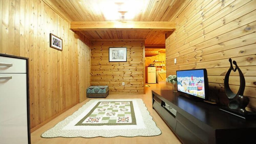 Jeju Ggotmuche Pension 12/18