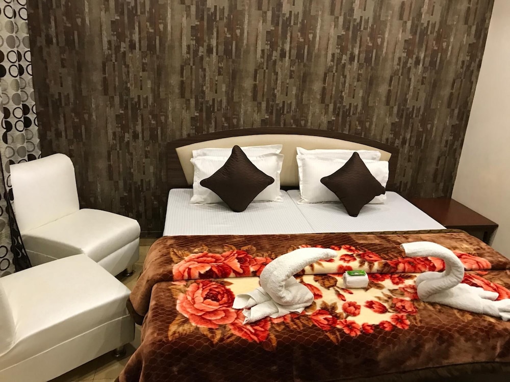Hotel Sheela 30/53