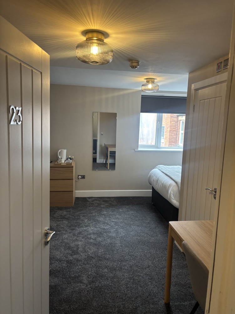 The Royal Hotel 33/54