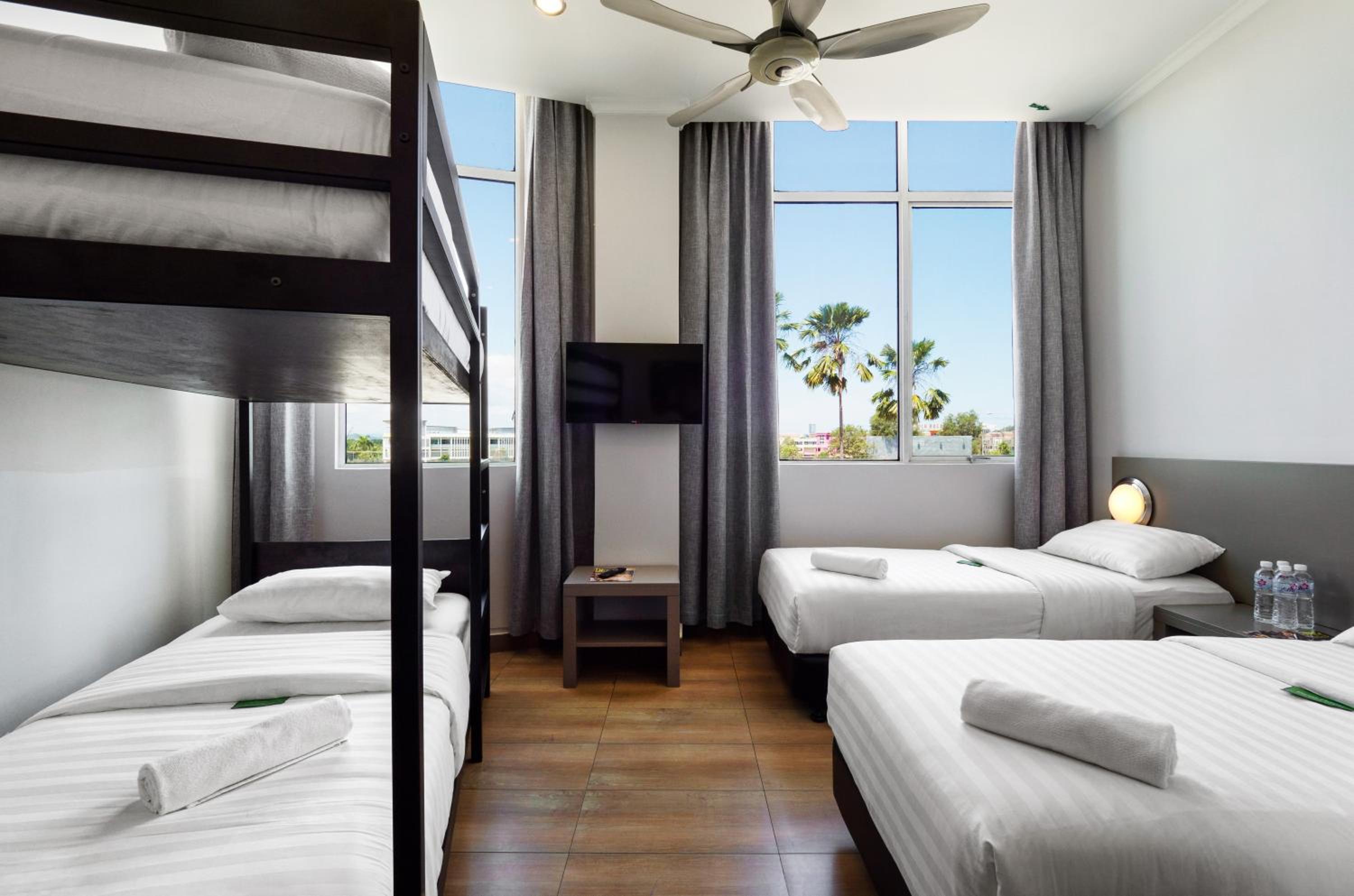 Family, Twin Beds, Bunk Bed