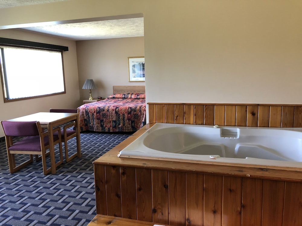 Sky Lodge Inn Suites 14/34