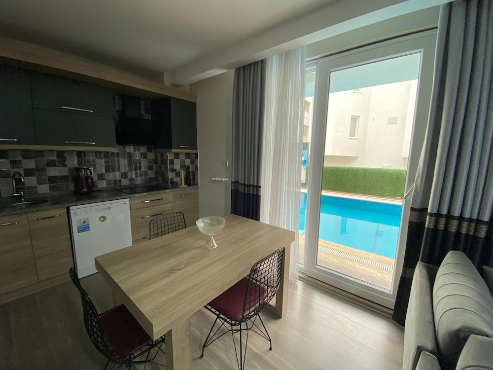 Elanis Suites 31/40