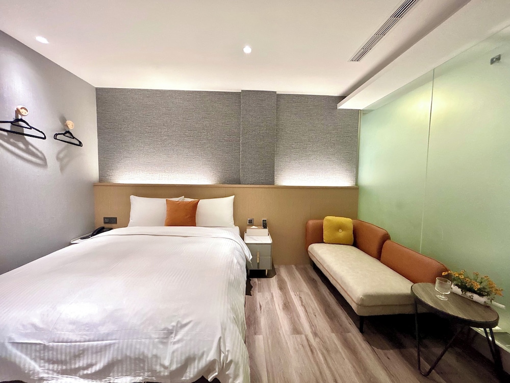 Fun Stay Inn Ximen 17/48