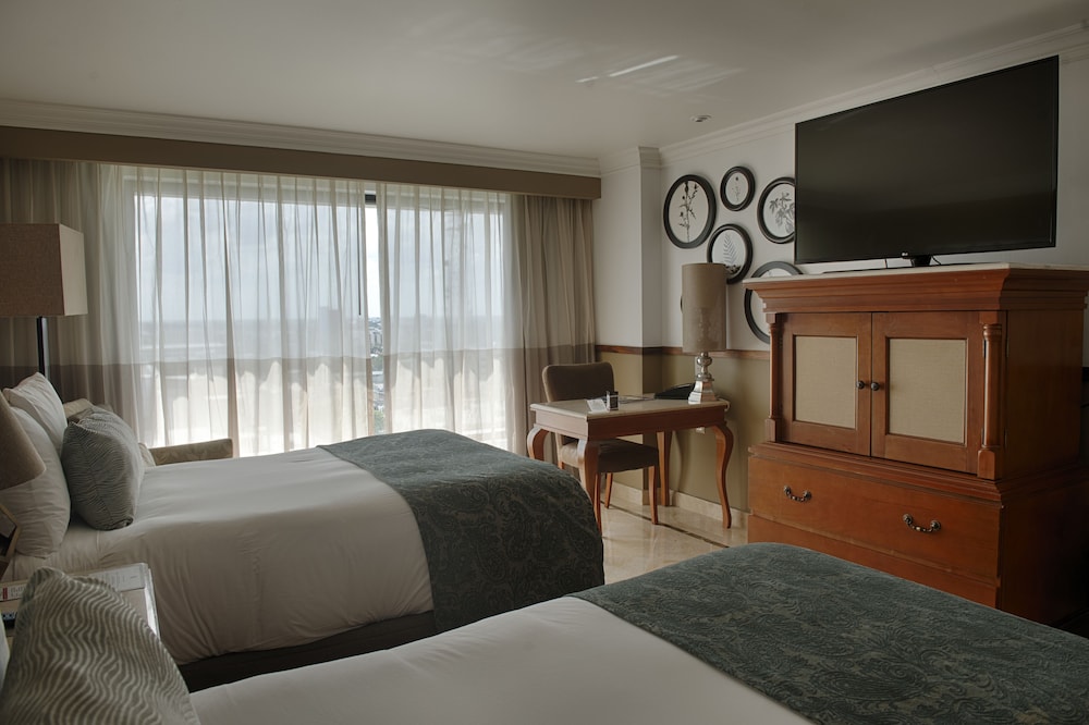 Club, 2 Double Beds
