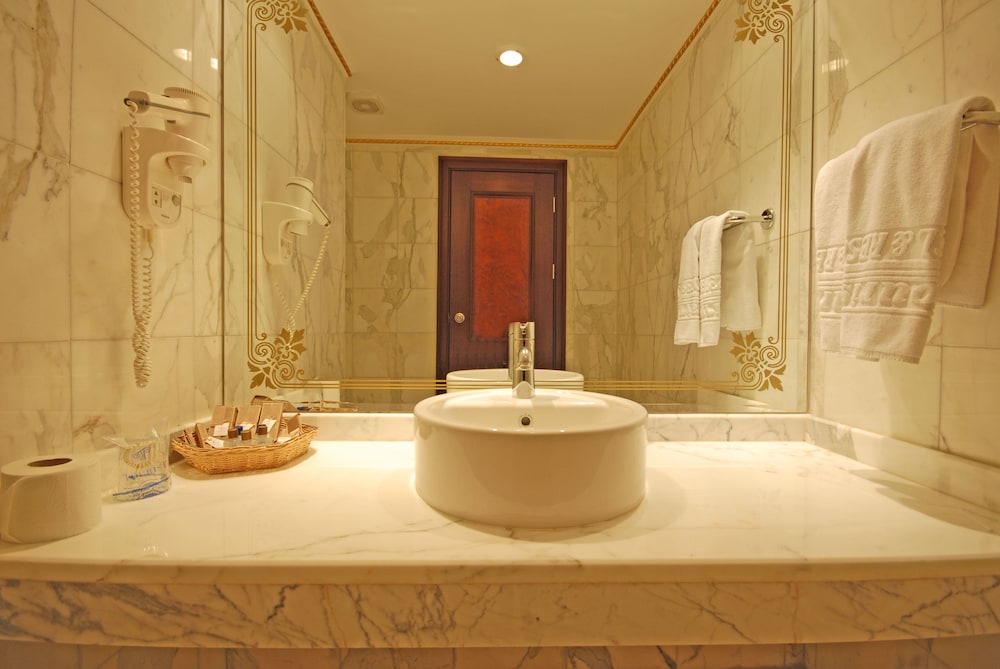 Tourist Hotel 22/63