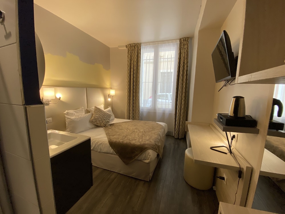 Majestic Hotel 31/50