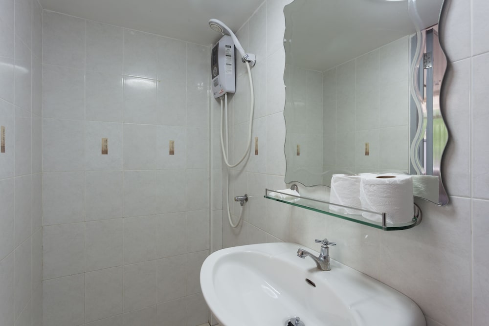 The Expat Hotel 49/50