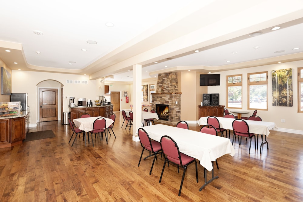Glenwood Springs Inn 51/62