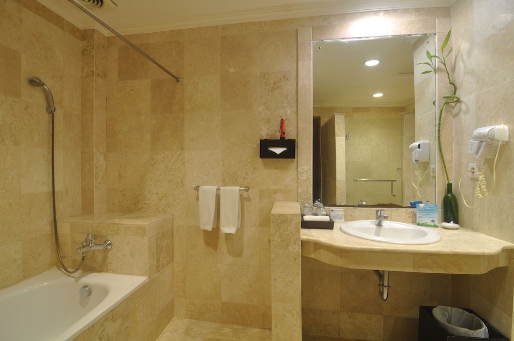 Hotel Kumala Pantai 73/75
