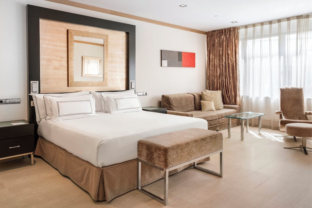Family, Queen Bed, Melia Madrid Princesa Hotel 2/3