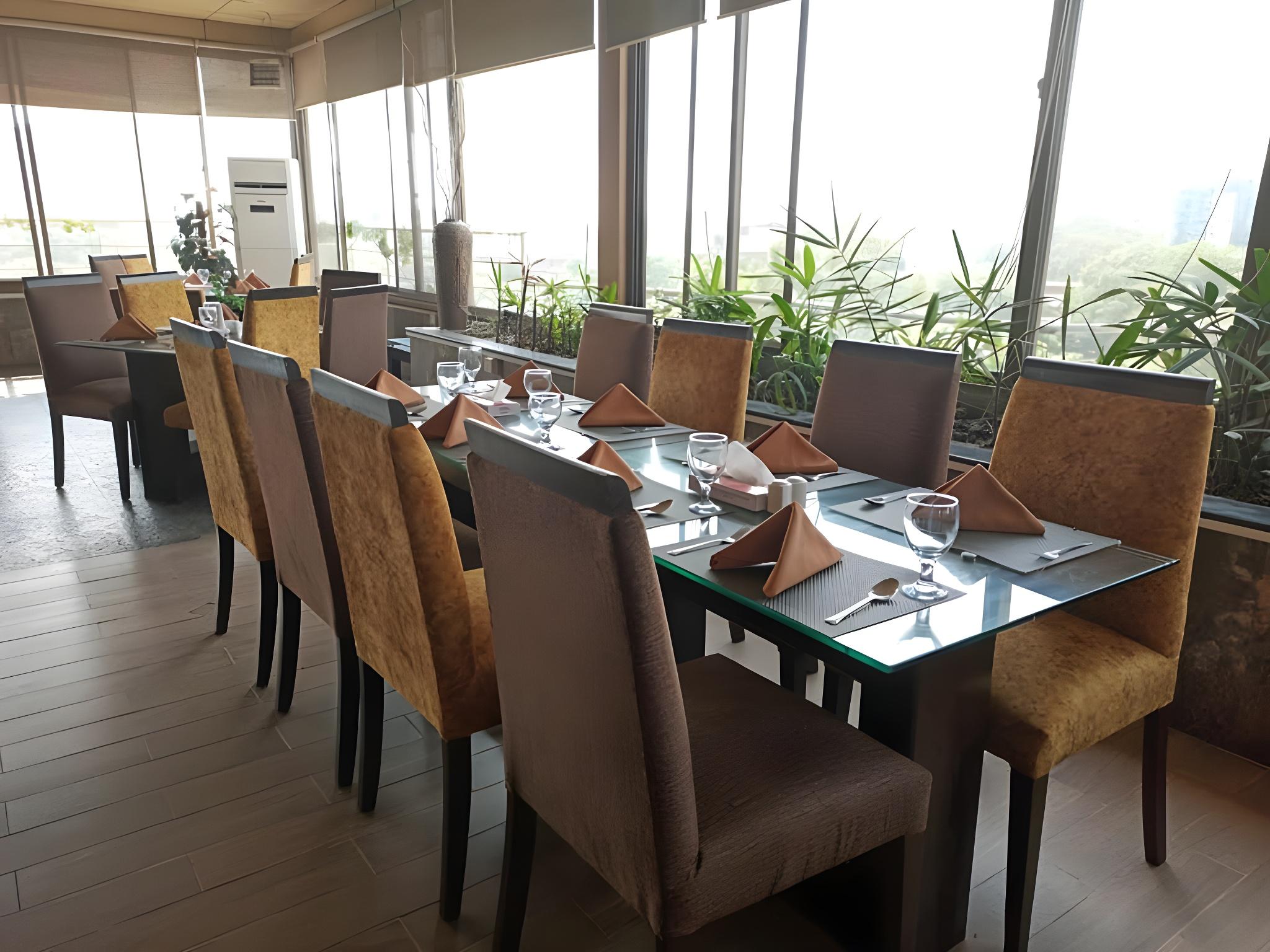Maisonette Hotels Resorts Lahore 19/28