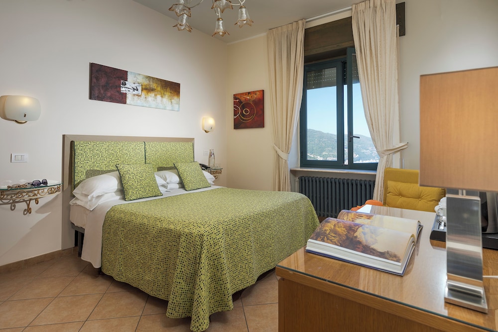غرفة قياسية بسرير كوين بإطلالة على البحر، Hotel La Pensione Svizzera 9/10
