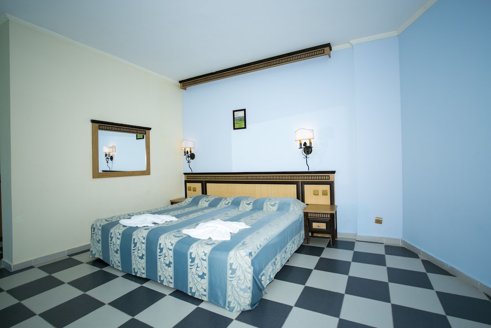 Chaika Beach Resort 10/50