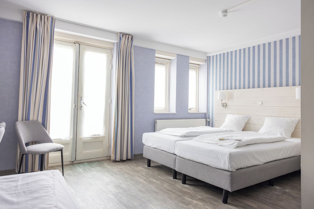 ROOM, TRIPLE
