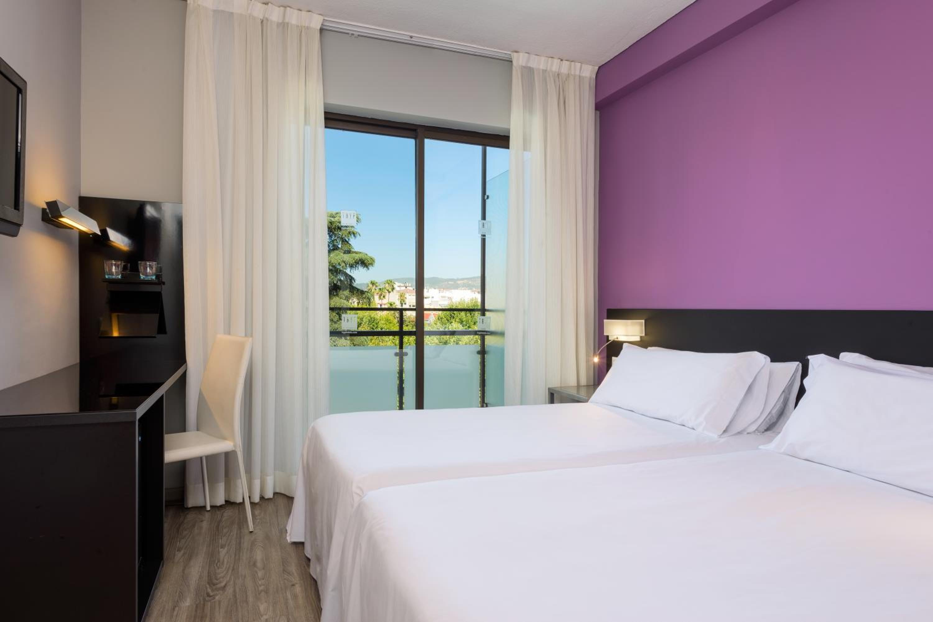 Deluxe, Twin Beds