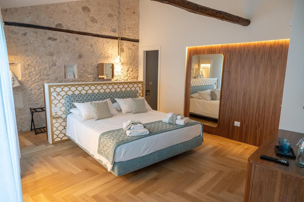 Premier, Deluxe, Queen Bed, Sea View, Balcony or Terrace, High Floor